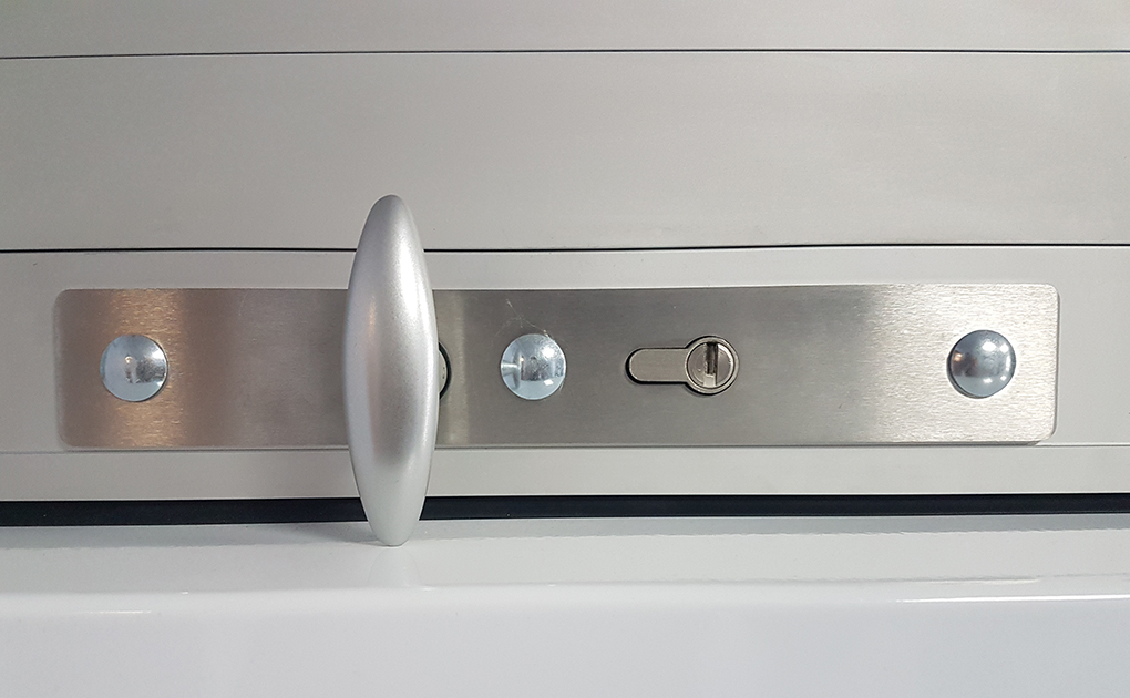 L4V narrow slat shutterlock
