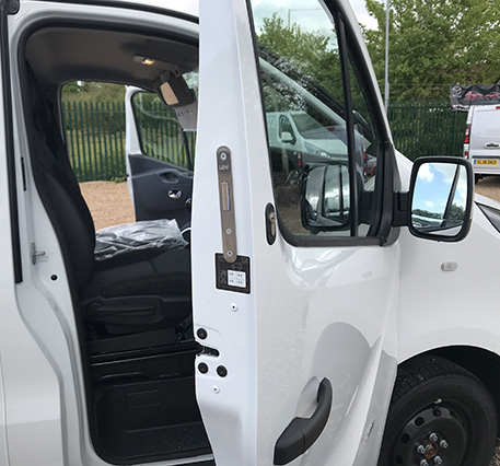Nissan Primastar 2014 Deadlock